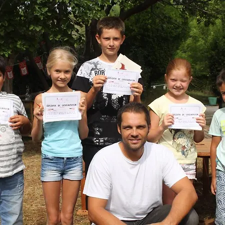 Kemp Camping Plateau Des Chasses